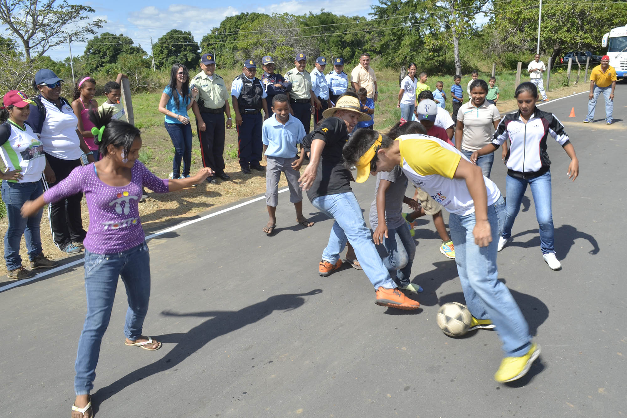 Acompañado de su equipo de gobierno, Hernández compartió desde temprano de actividades deportivas y recreativas